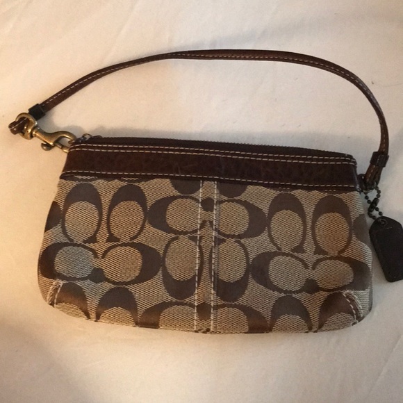 Classic Authentic Coach wristlet - Picture 2 of 4